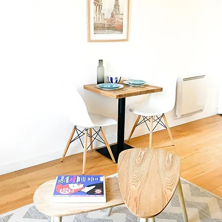 Studio Equipe St Cloud Proche Paris - La Defense Saint-Cloud Exterior photo