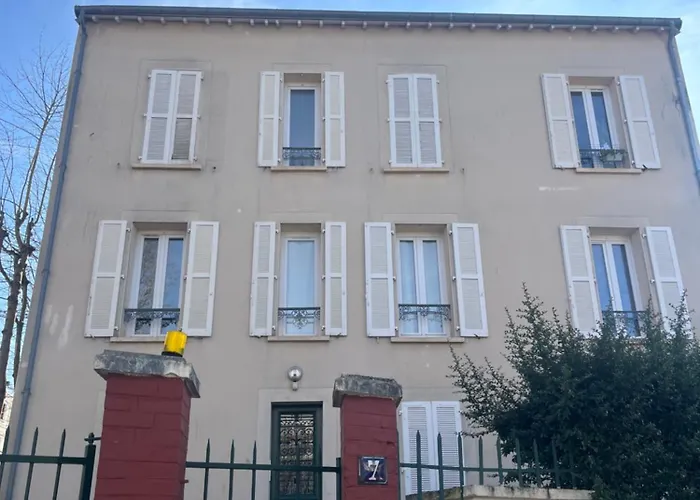 Studio Equipe St Cloud Proche Paris - La Defense